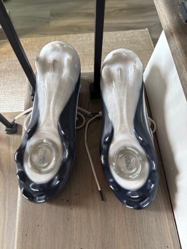 Men's Size M 11.5 (W 12.5) Nike Mid Top (Used)