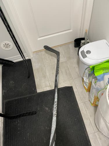 Senior Bauer Twitch Left Hand Hockey Stick P28 87 Flex (Used)