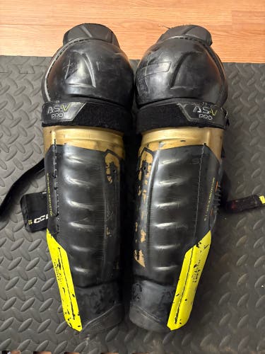 Senior CCM Tacks AS-V Pro 17" Shin Pads (Used)