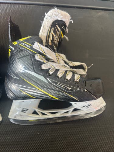 Black 2016 CCM Ultra Tacks Hockey Skates Regular Width 13.5 (Used)