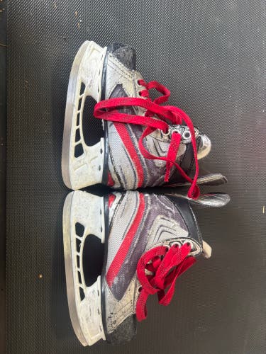 2011 Bauer Vapor X3.0 Hockey Skates Regular Width 10 (Used)