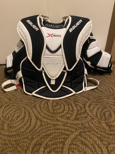 Large Bauer Vapor X900 Goalie Chest Protector (Used)
