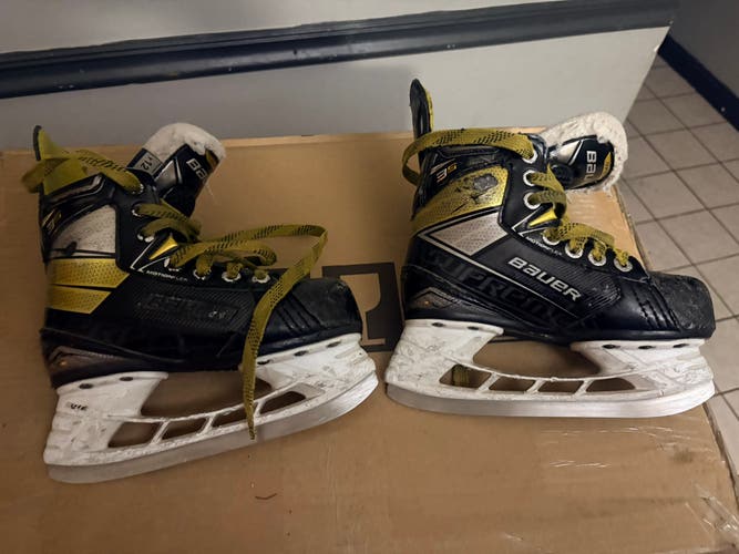 2020 Bauer Supreme 3S Hockey Skates 12.5 (Used)