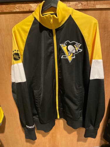 Black Large Men's Mitchell & Ness (Used)