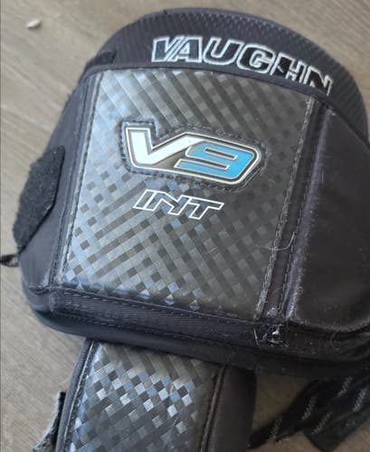 Vaughn v9 Intermediate Knee Pads