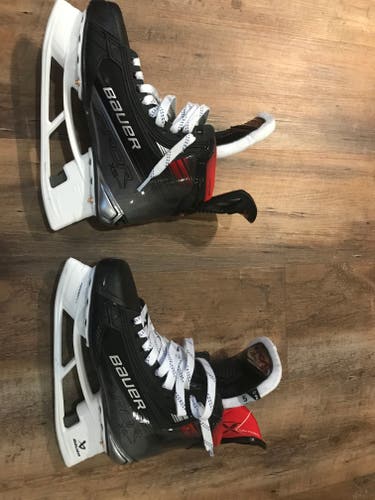 Bauer Vapor X5 Pro Hockey Skates Size 5 (Used)