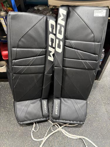 Used CCM EFLEX 6.9 Goalie Leg Pads Junior Black 32" 11337-S000480994