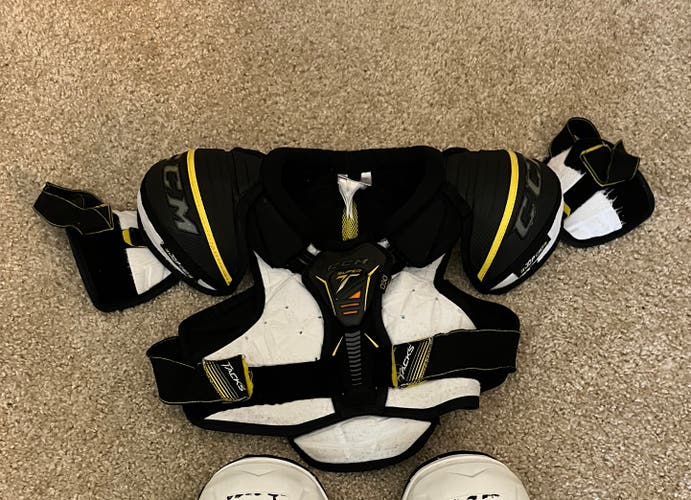 Men's Large Junior CCM SuperTacks Shoulder Pads (Used)