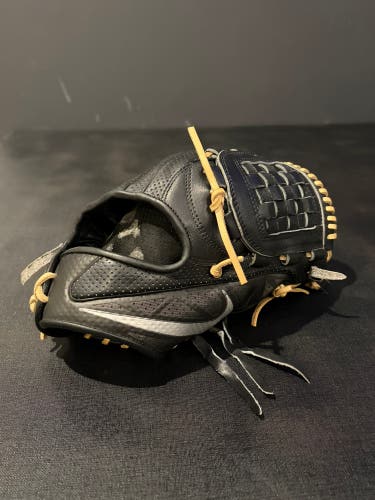 RARE!!! Nike MVP Elite Pro HyperFuse RHT Pitcher's Baseball Glove 12" Japan Model