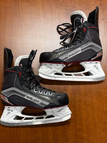 Senior Bauer Vapor X600 Hockey Skates Regular Width 5 (Used)
