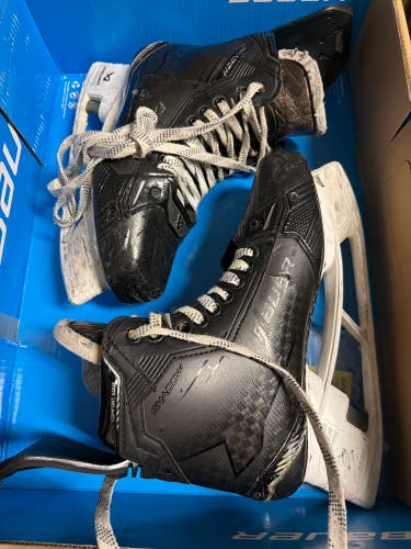 2024 Bauer Supreme Shadow Hockey Skates Regular Width 10 (Used)