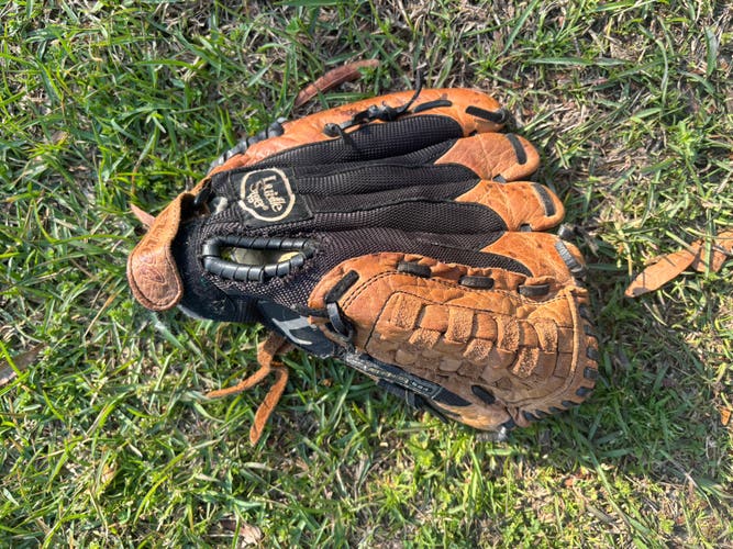 Louisville Slugger EZ LOC RH Pitcher's Baseball Glove 11" (Used)