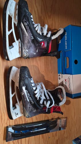 Bauer Vapor 5x Pro Hockey Skates Regular Width Size 5 with TWO sets of Bauer Fly-Ti (Used)