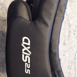 CCM Axis 2.5 Regular Blocker (Used-Like New)