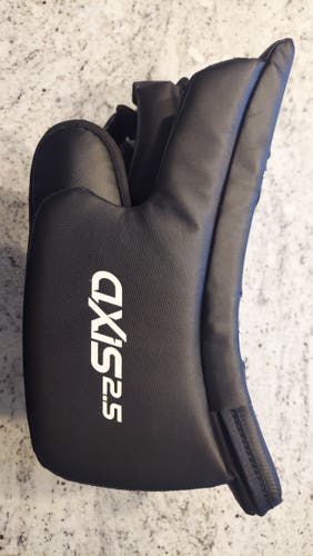 CCM Axis 2.5 Regular Blocker (Used-Like New)