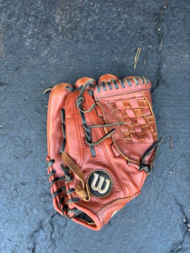2023 Wilson A550 LH Outfield Baseball Glove 12" (Used)