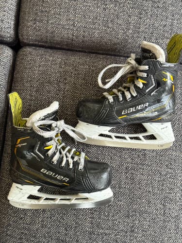 2022 Bauer Supreme M5 Pro Hockey Skates Regular Width 12 (Used)