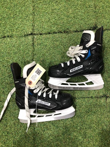 Youth Bauer Vapor VOLT Hockey Skates Regular Width 13 (Used)