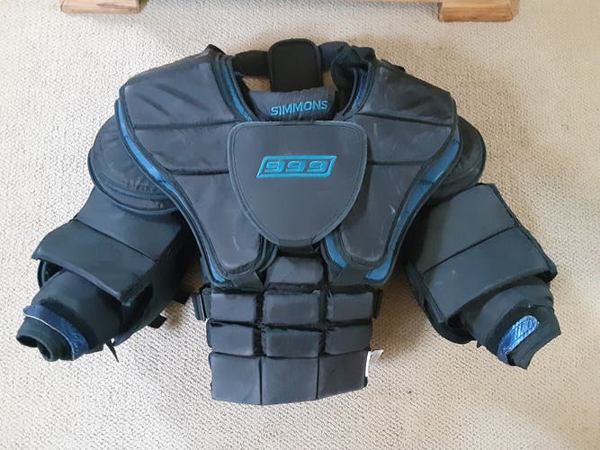 Medium Simmons 999 Goalie Chest Protector (Used)