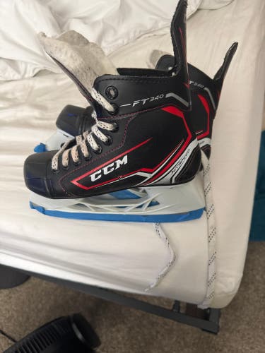 2017 CCM JetSpeed FT340 Hockey Skates Size 2 (Used)