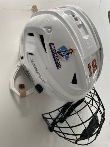 Medium Bauer Re-Akt 150 Helmet (Used)