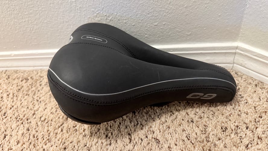Sunlite Cloud-9 Bicycle Non-Suspension Comfort Saddle, Comfort Select, Tri-color (Used)