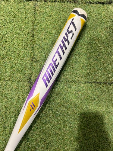 White 2022 Easton Amethyst Alloy Bat (-11) Alloy 22 oz 33" (Used)