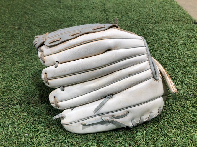 White Franklin Fastpitch Pro RH Softball Glove 10.5" (Used)