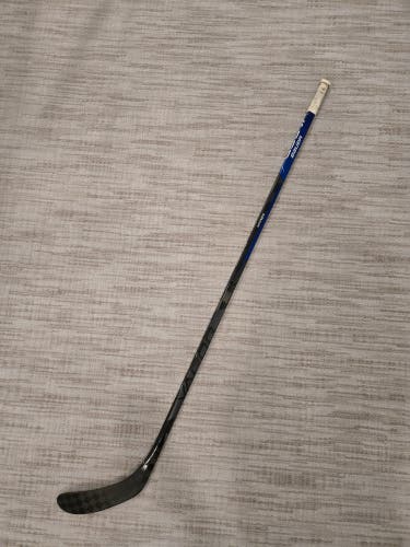 Senior Bauer Vapor Hyperlite Left Hand Hockey Stick P28