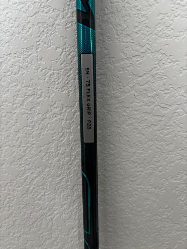 Senior CCM Vizion Left Hand Hockey Stick P28 75 Flex (New)