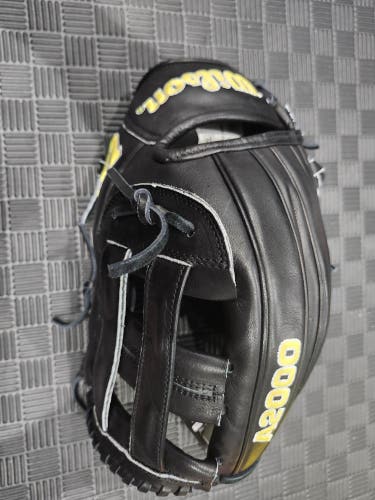 Wilson RH A2000 Baseball Glove 12" (New)