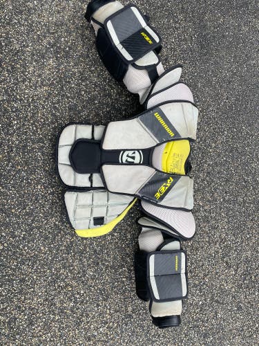 Small / Medium Warrior Ritual RX3 E Goalie Chest Protector (Used)