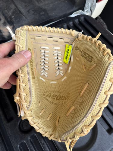 Wilson A2000 RH Catcher's Softball Glove 34" (New)