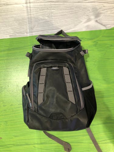 Black Under Armour Bags & Batpacks Bat Pack (Used)