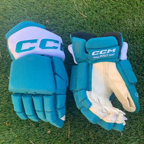 13" Teal San Jose Sharks Barracuda CCM HGTKPP Tacks Used with New Palms *Read Full Description*