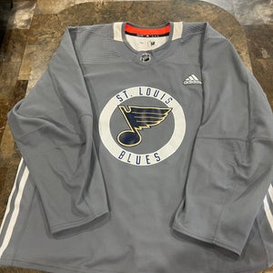 Gray St. Louis Blues practice jersey. (58)
