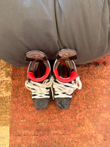 2021 Bauer Vapor Hyperlite Hockey Skates Regular Width Size 6.5 (Used)