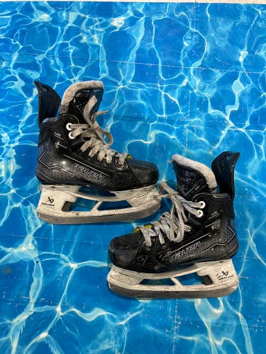 Junior Bauer Supreme M50 Pro Hockey Skates Regular Width Size 1 (Used)