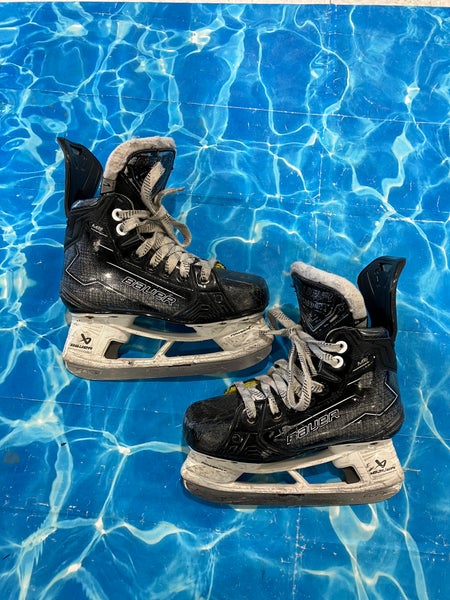 Junior Bauer Supreme M50 Pro Hockey Skates Regular Width Size 1 (Used)