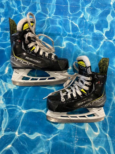 Youth Bauer Vapor 3X Hockey Skates Regular Width 11.5 (Used)