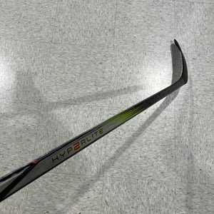 Junior Bauer Vapor Hyperlite 2 Hockey Stick Right Handed P28 30 Flex (Used)