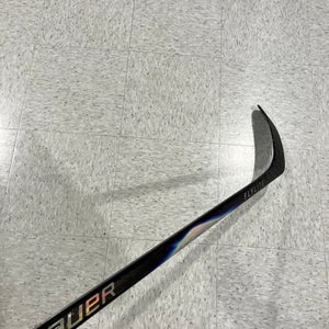 Junior Bauer Vapor Flylite Hockey Stick Right Handed P28 30 Flex (Used)