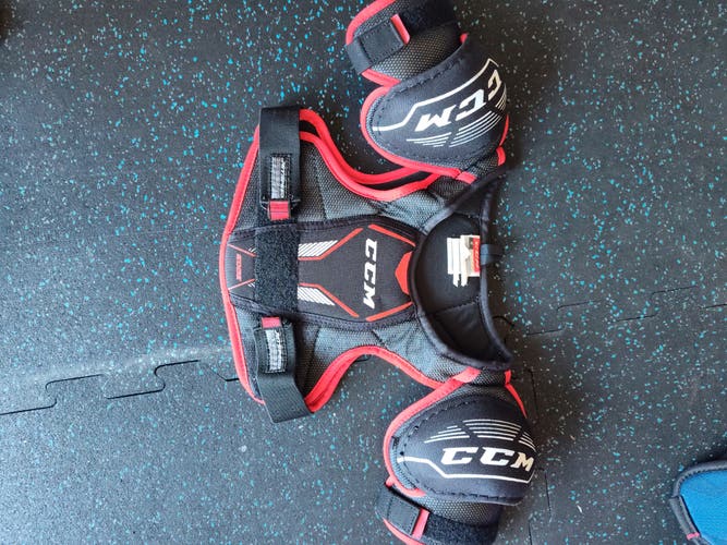 Medium Youth CCM JetSpeed Edge Shoulder Pads (Used)