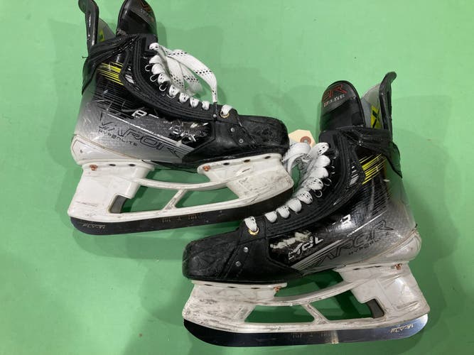 Used Intermediate Bauer Vapor Hyperlite 2 Hockey Skates Size 6.5 | FIT 2