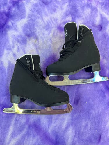 Black Jackson Ultima Mystique Figure Skates Junior 3 (Used)