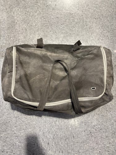 Black Easton Duffle Catcher's Bag | 25x13x12 (Used)