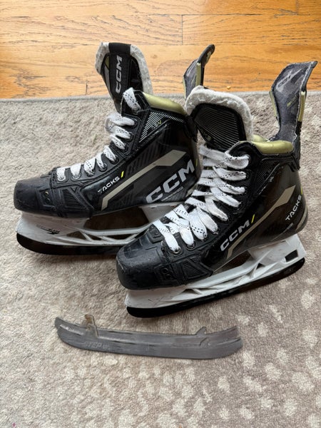 CCM AS-V Hockey Skates Regular Width Size 4.5/ Bladetech steel & Step steel(Used)
