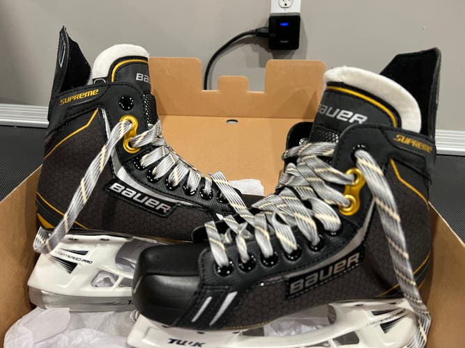 Black Bauer Supreme One.5 Hockey Skates Regular Width Size 3 (New)