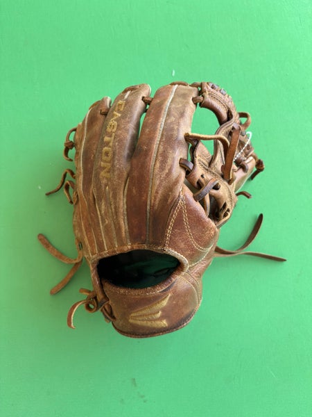 Easton Core RH Infield Baseball Glove 11.5"