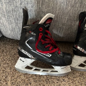 2021 Bauer Vapor X3.5 Hockey Skates Regular Width Size 1.5 (Used)